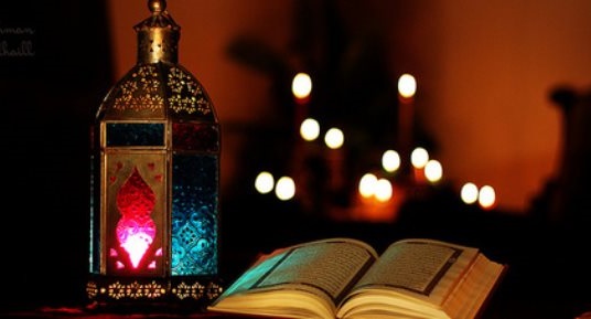 Versos Coránicos y Hadices sobre la obligación de ayuno del mes de Ramadán, sus virtudes y beneficios